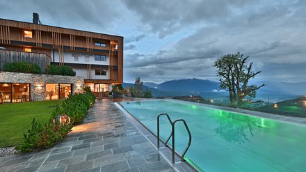 Piscine, relax e lusso allo Skywellness Tratterhof Piscine, relax e lusso allo Skywellness Tratterhof