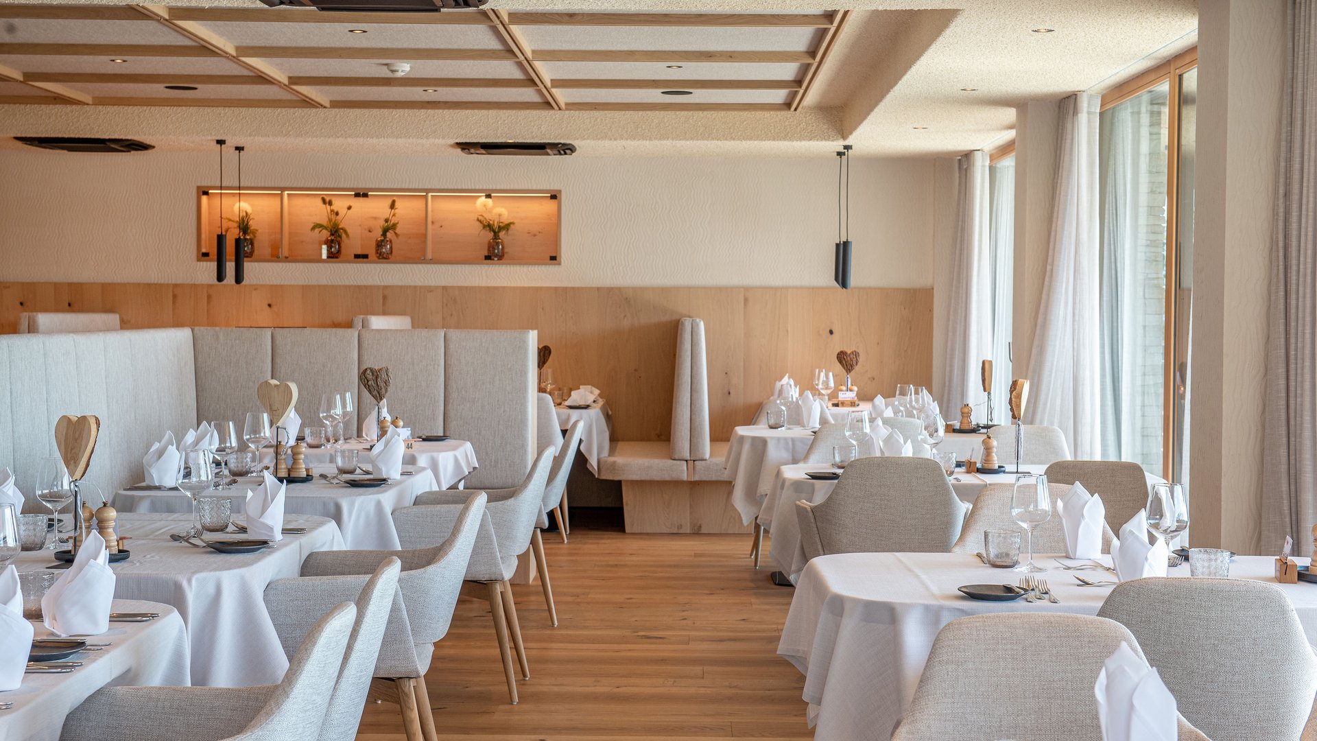 Jobs at Tratterhof Mountain Sky Hotel Jobs at Tratterhof Mountain Sky Hotel