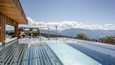 Piscine, relax e lusso allo Skywellness Tratterhof Piscine, relax e lusso allo Skywellness Tratterhof