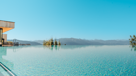 Piscine, relax e lusso allo Skywellness Tratterhof Piscine, relax e lusso allo Skywellness Tratterhof