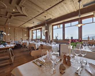 Tratterhof Bildergalerie – Mountain Sky Hotel Tratterhof Bildergalerie – Mountain Sky Hotel