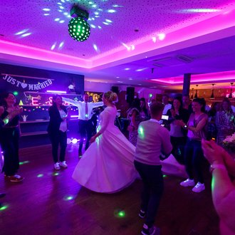 Frisch verheiratet Frisch verheiratet